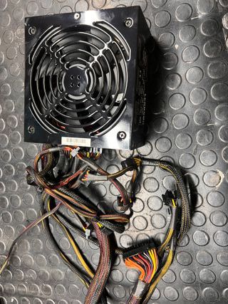 Fuente LC Power 750W | Certificada 80+ Bronze
