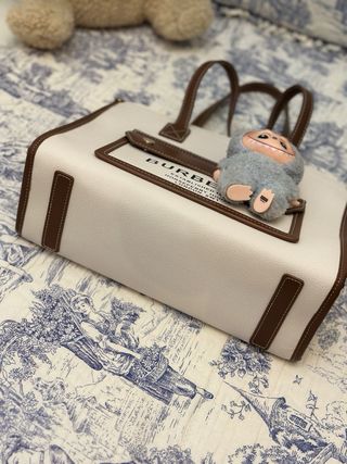 Bolso  blanco y coñac 
