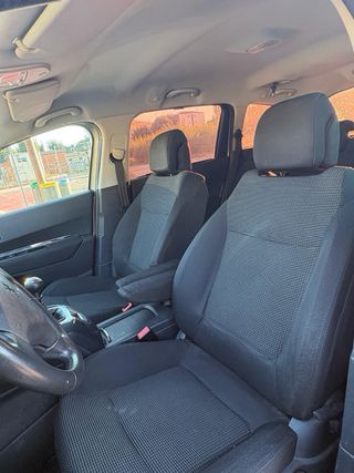 Peugeot 5008 2011