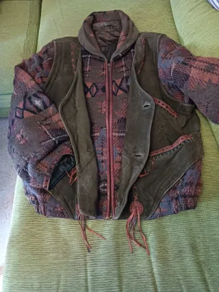 Cazadora de piel verde estilo boho
