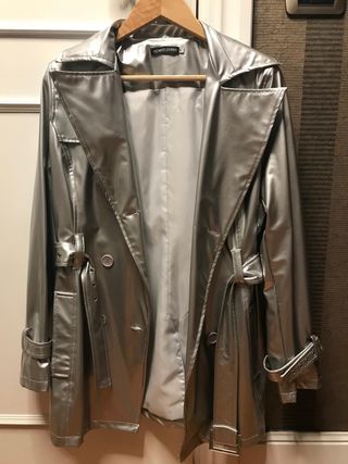 Gabardina impermeable plateada Opera Prima