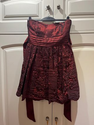 Vestido fiesta palabra de honor granate flores