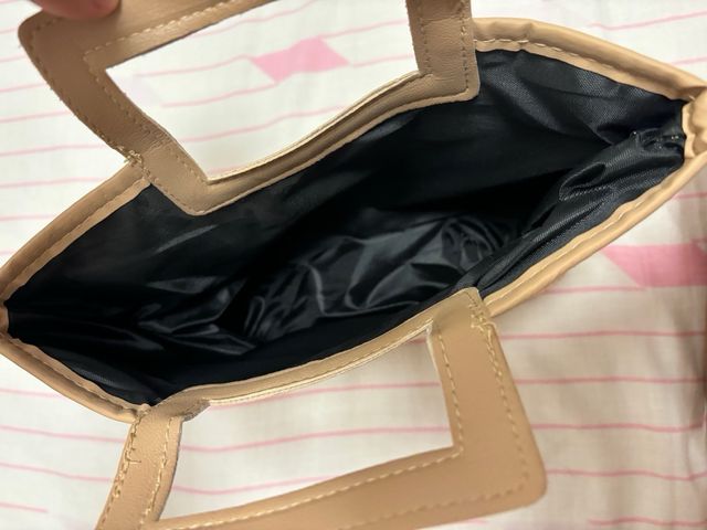 Bolso de paja beige y marrón