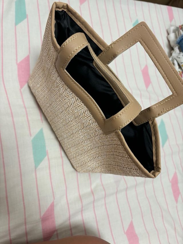 Bolso de paja beige y marrón