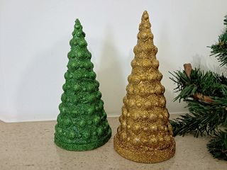 Árvores de natal artesanais em miniatura