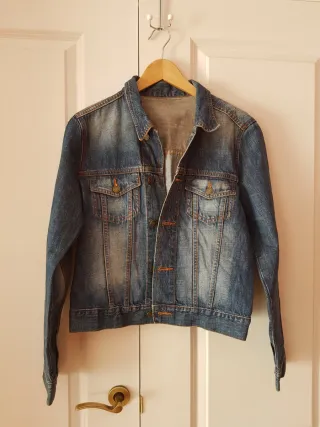 Cazadora vaquera azul de Zara