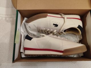 Zapatillas Lacoste Aura Blancas y Rojas