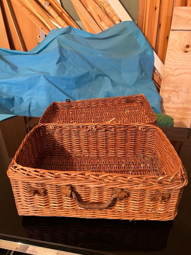 Cesta Mimbre Antigua con Asa y Cierres