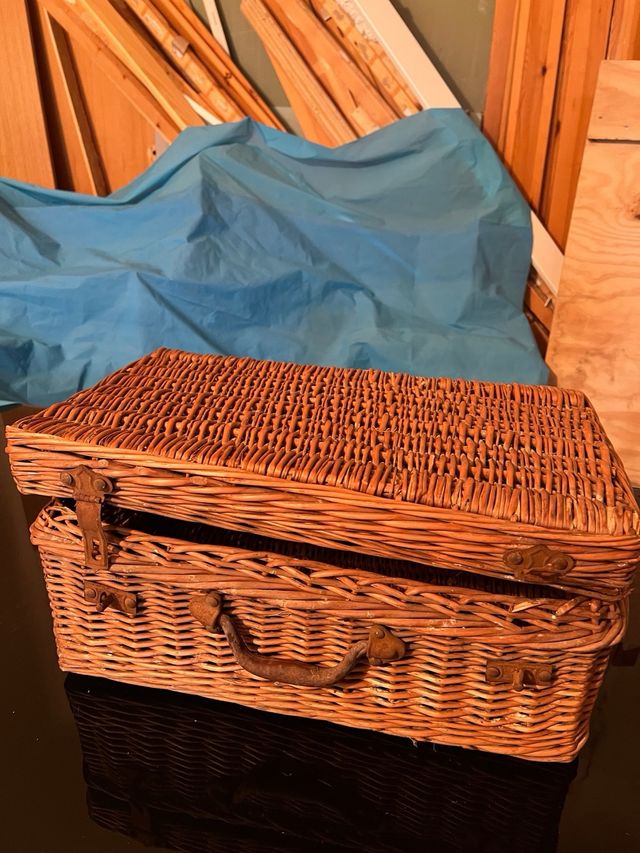 Cesta Mimbre Antigua con Asa y Cierres