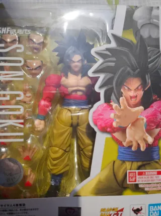 Goku Super Saiyan 4 Figuarts