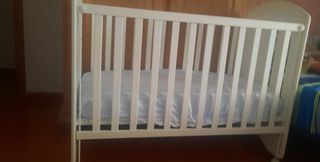 Cuna blanca para bebé