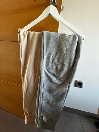 Pantalones Puma grises y beige
