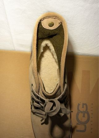 Botas UGG tacón beige ante
