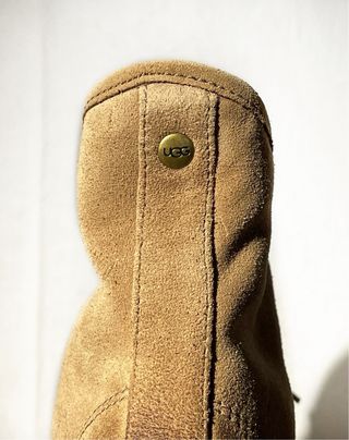 Botas UGG tacón beige ante