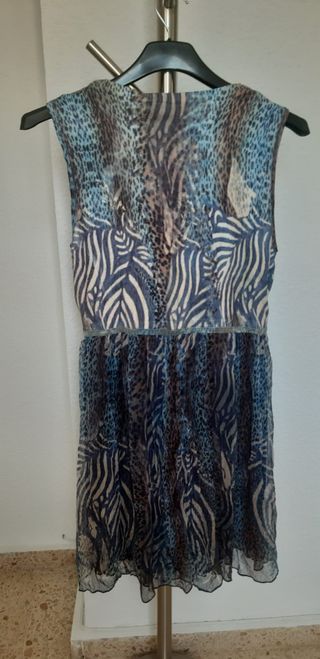 Vestido nuevo sin estrenar con etiqueta. Tela muy 