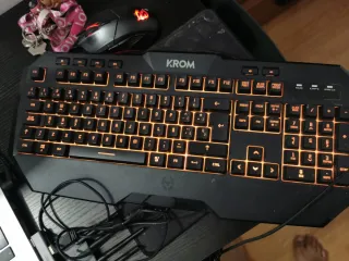 Teclado Krom Gaming Retroiluminado Naranja