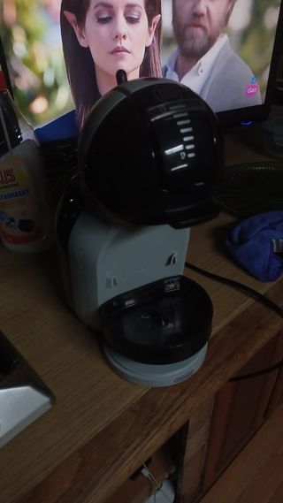 Cafetera Dolce Gusto Negra y Blanca