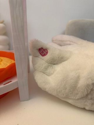 Oca de peluche con casita