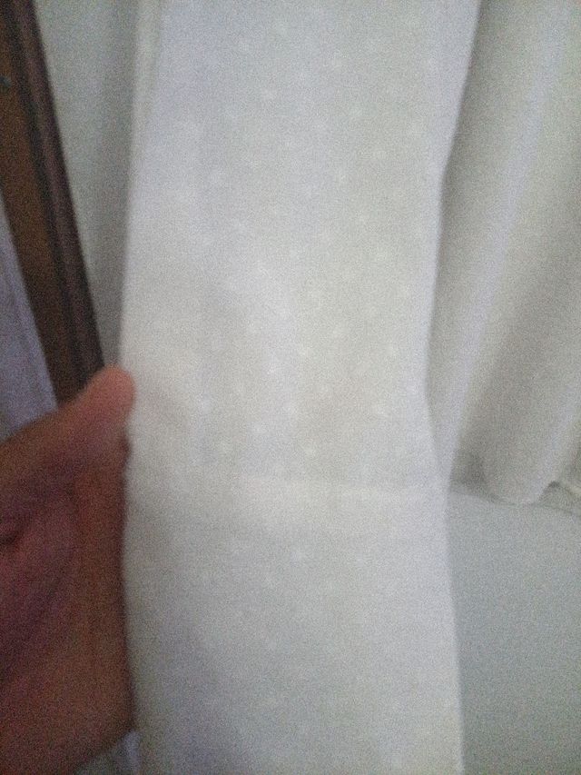 Blusa blanca manga larga con circulitos Talla L