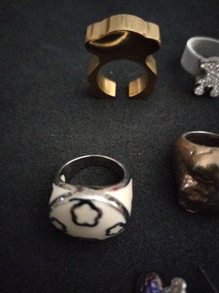Conjunto de anillos, pendientes y pulsera