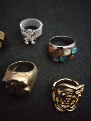 Conjunto de anillos, pendientes y pulsera