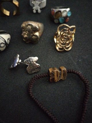 Conjunto de anillos, pendientes y pulsera