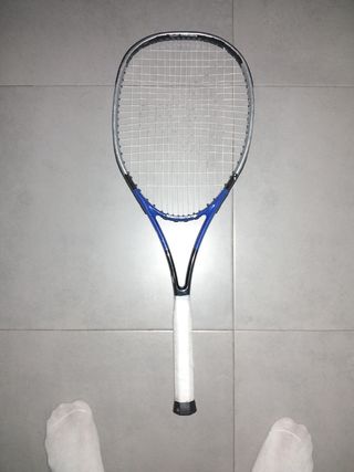 Raqueta de tenis como nueva