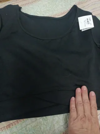 Camiseta negra corta sin estrenar