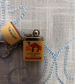 Accendino Camel originale anni '80 con portachiavi
