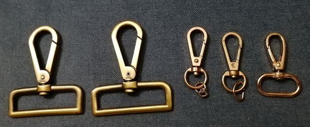 Lote 27 piezas doradas, plateadas y bronce