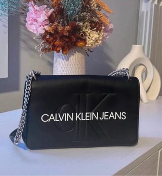 Bolso Calvin Klein Jeans 
Negro
