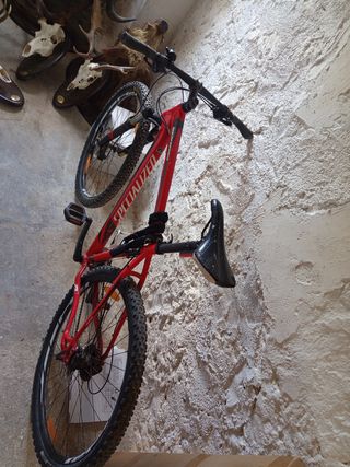 Bicicleta de montaña Specialized roja