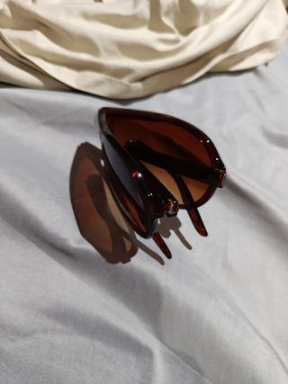 Gafas de sol marrones