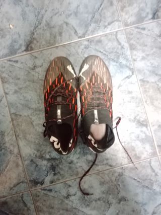 Botas de fútbol Puma NEFIT