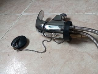 Grifos (2) cromado con manguera y tapón