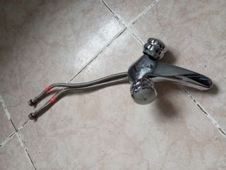 Grifos (2) cromado con manguera y tapón