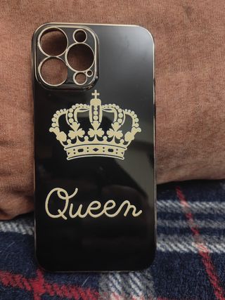 Funda iPhone 13 pro max Negra con Corona y Queen