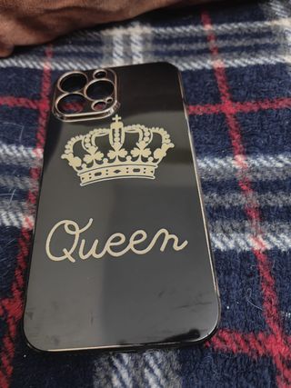 Funda iPhone 13 pro max Negra con Corona y Queen
