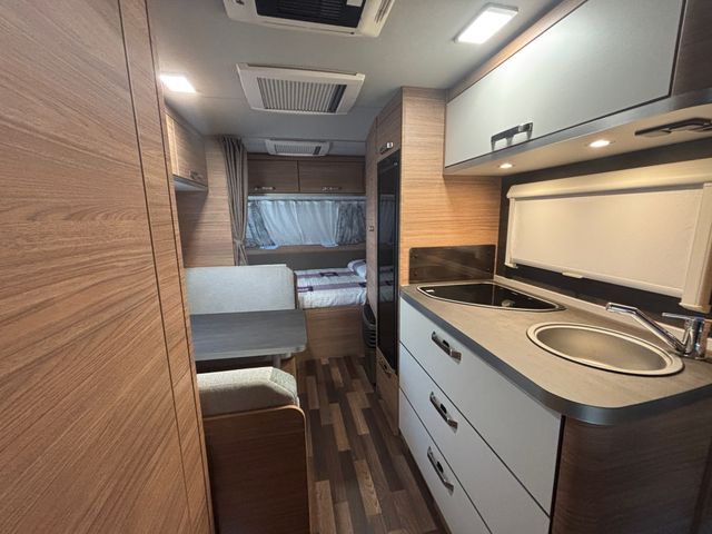 Caravana fija Berga Resort parcela deluxe con baño