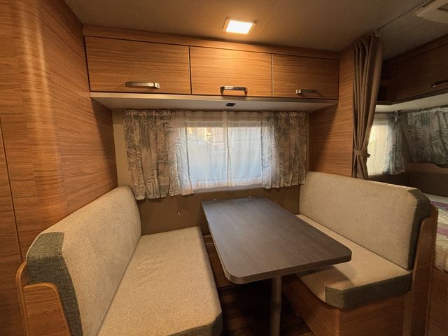 Caravana fija Berga Resort parcela deluxe con baño