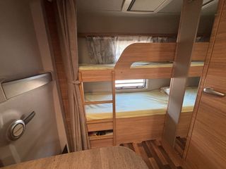 Caravana fija Berga Resort parcela deluxe con baño