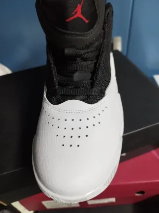 Zapatillas Jordan Negras y Blancas