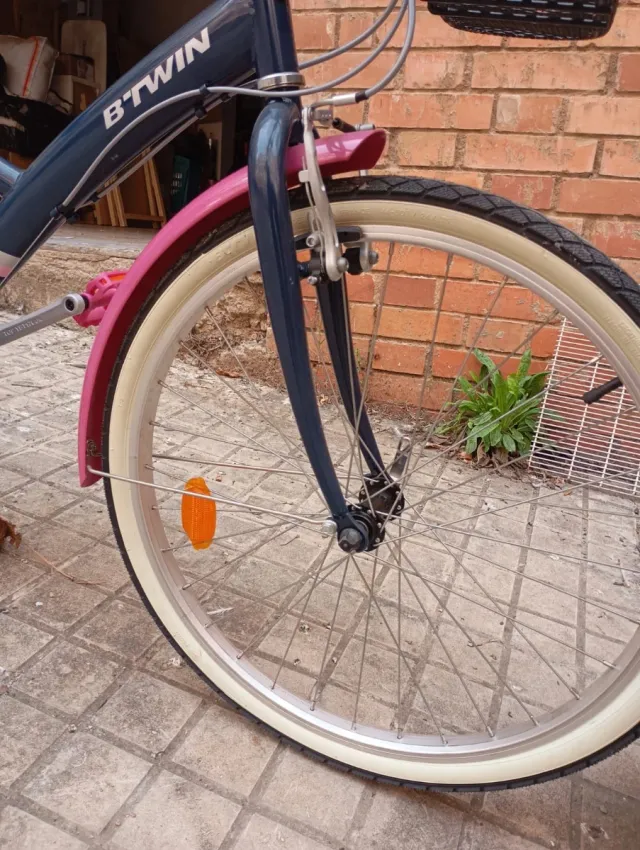 Bicicleta infantil Btwin nueva con ruedines