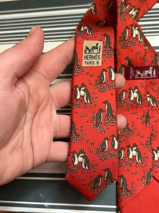 Corbata vintage de seda Hermes con pingüinos