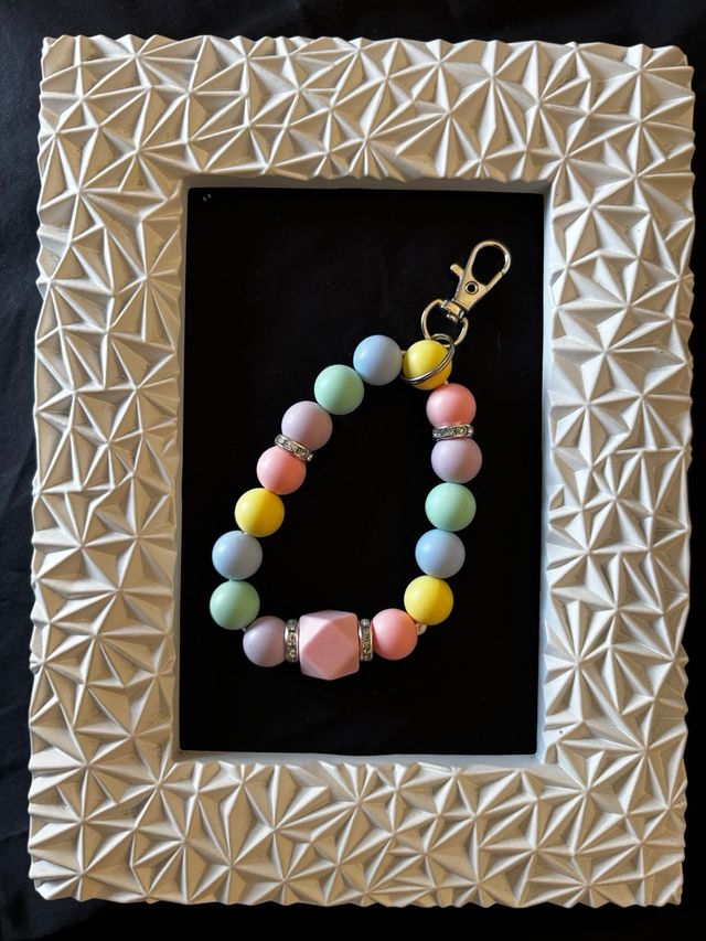 Llavero de cuentas de colores