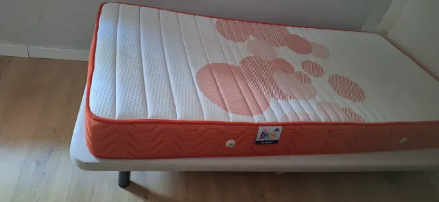 Colchón y base 90x190 y otro de regalo