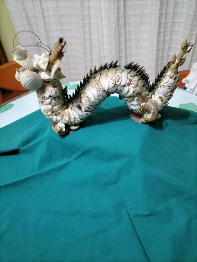 Figura Dragón Hecho a Mano con Conchas