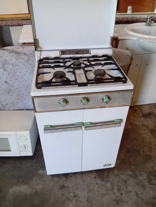 Cocina de gas blanca 3 fuegos