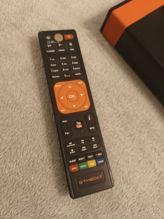 Receptor GTMedia V8 H.265 con mando y fuente