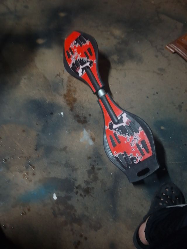 Waveboard rojo y negro